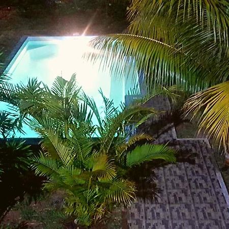 Aux Plaisirs De La Vie Chambre Chez L Habitant Flic-en-Flacq Eksteriør bilde