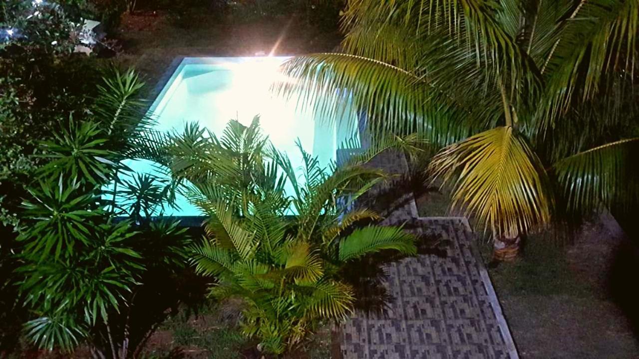 Aux Plaisirs De La Vie Chambre Chez L Habitant Flic-en-Flacq Eksteriør bilde